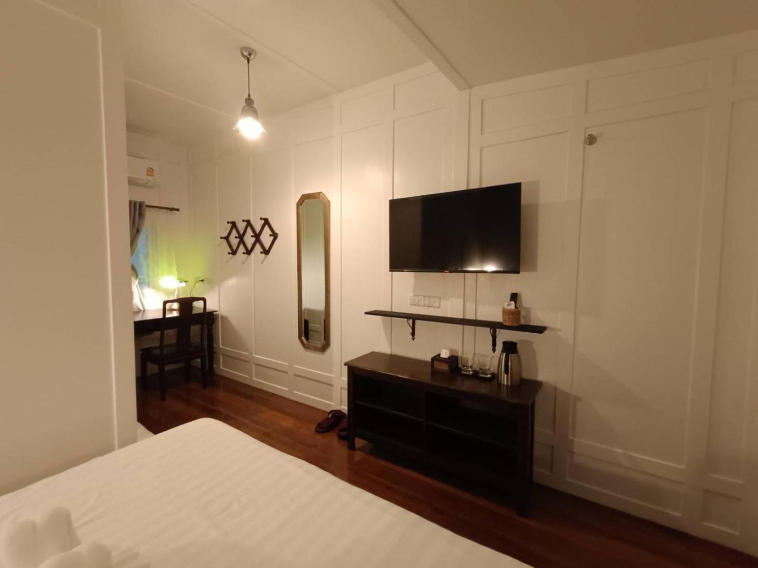 Baan Debtida Hotel Bangkok Luaran gambar