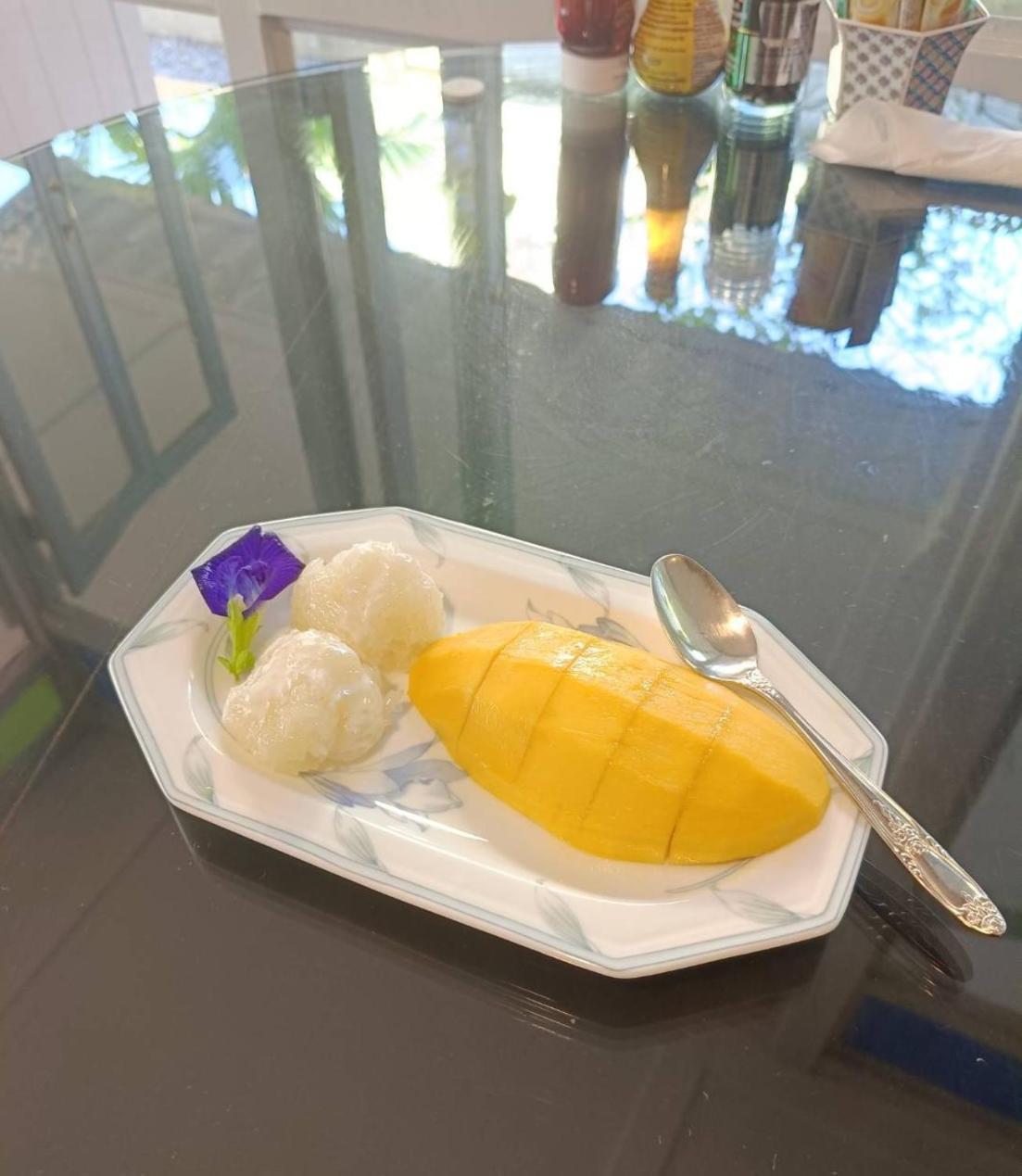 Baan Debtida Hotel Bangkok Luaran gambar
